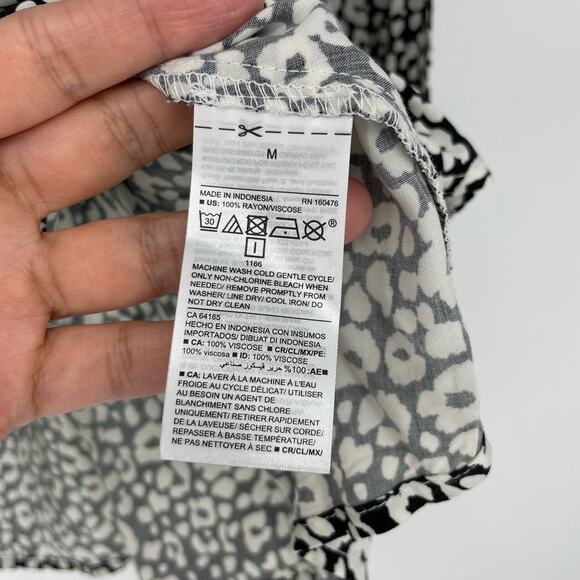 Old Navy Long Sleeve Animal Print Faux Wrap Top Medium - Picture 6 of 7